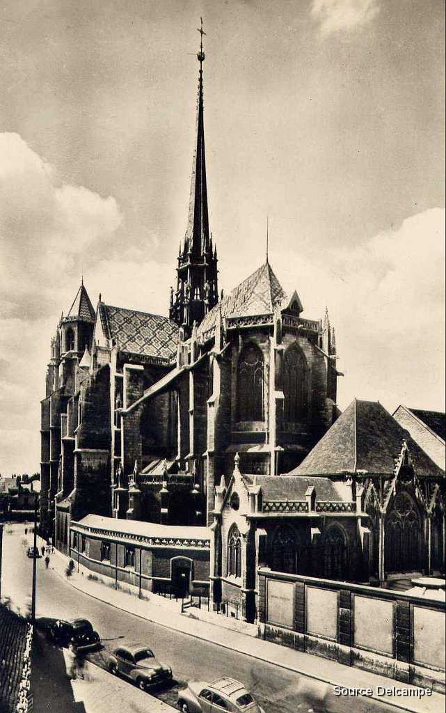 21 Dijon Cathedrale Sainte Benigne II.jpg